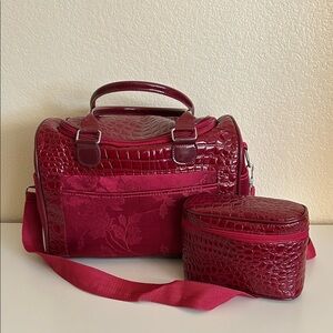 Elegant Red Travel Bag Set 2 PC Crocodile Texture Shoulder Strap Overnight Bag
